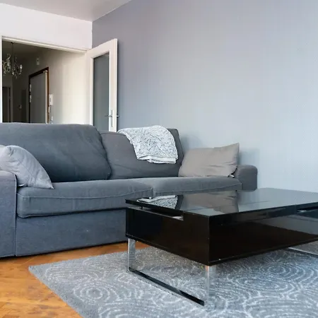 Spacious T4 Near Town Center * 불로니으 빌렁꾸흐